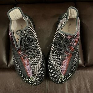 Used YEEZY 350 size 9 men’s NO BOX